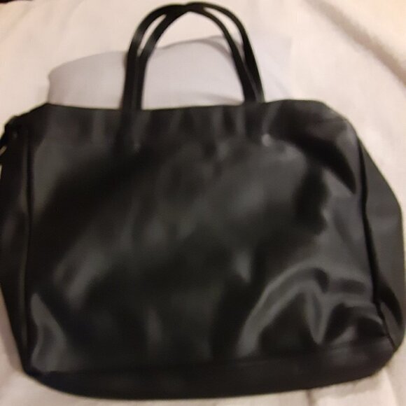 Nine West Black Purse w/Snap Closure & Double Straps. - Picture 3 of 3